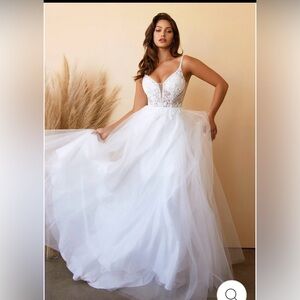 NWT Gown Galleria Cinderella Divine wedding dress. Sz xl off white